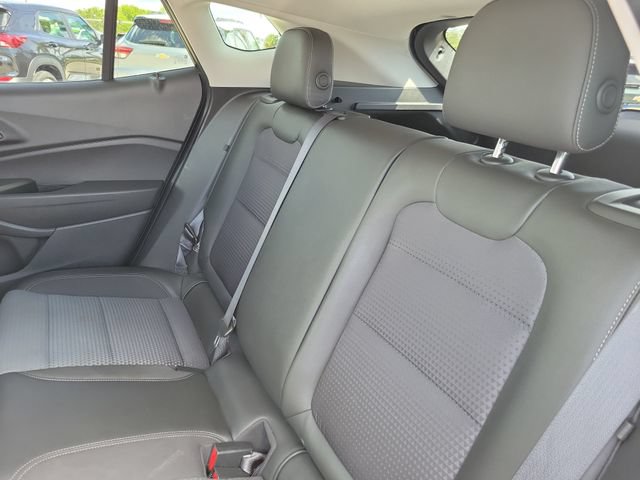 Used 2025 Chevrolet Trax LT FWD image 11