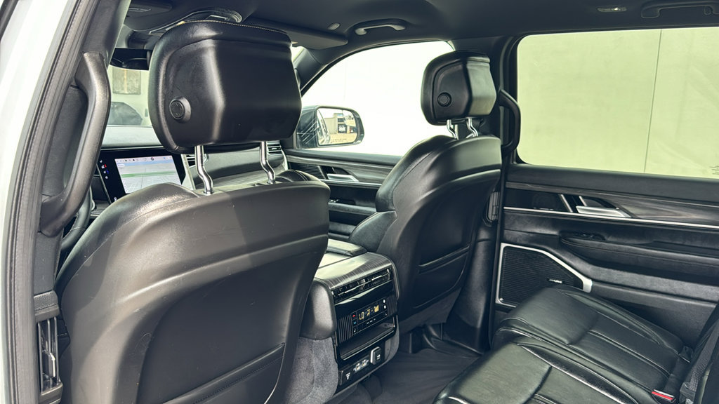 Used 2024 Jeep Wagoneer L Series II w/ Flexible Seating Group RWD image 17
