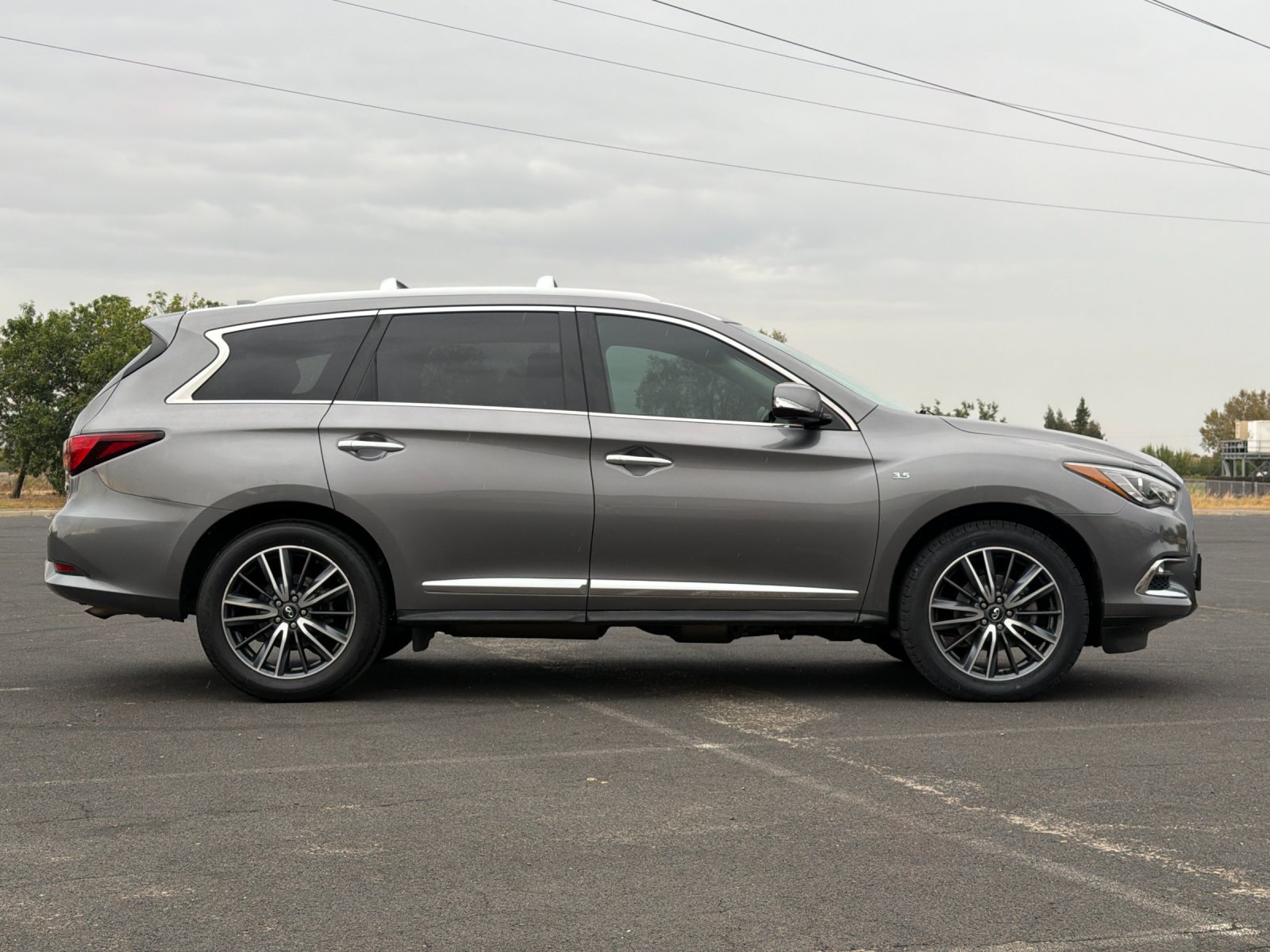 Used 2020 INFINITI QX60 Luxe w/ Sensory Package FWD image 3