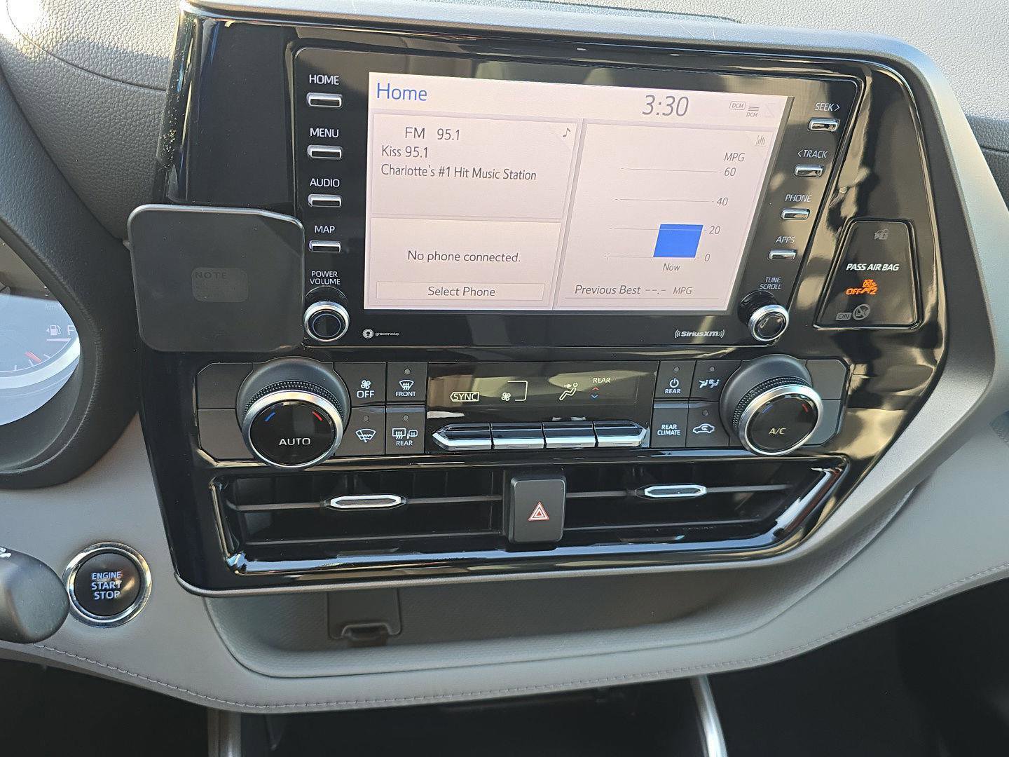 Used 2022 Toyota Highlander L image 20