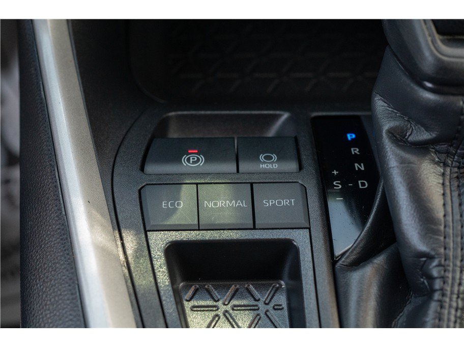 Used 2024 Toyota RAV4 XLE FWD image 15