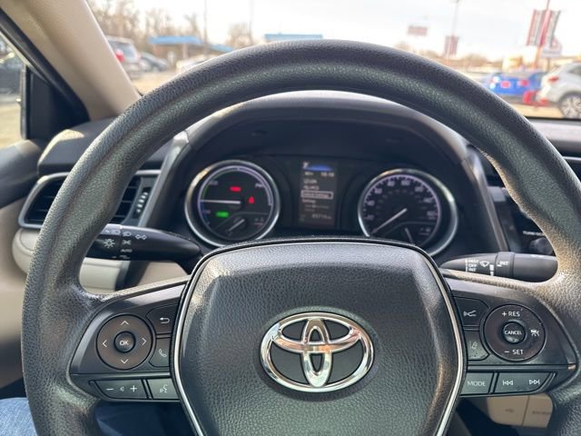 Used 2020 Toyota Camry LE image 32