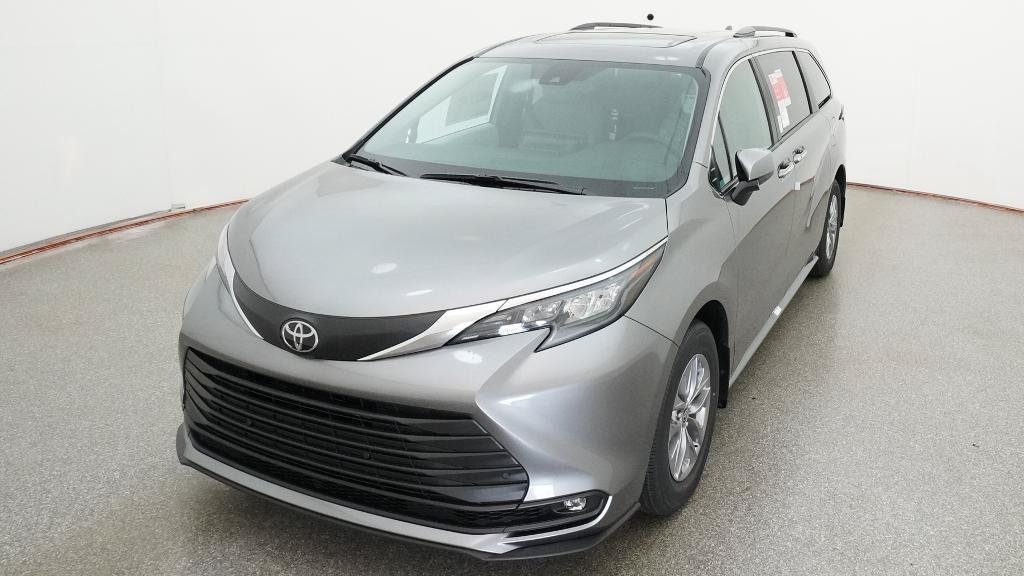 New 2026 Toyota Sienna XLE FWD image 3