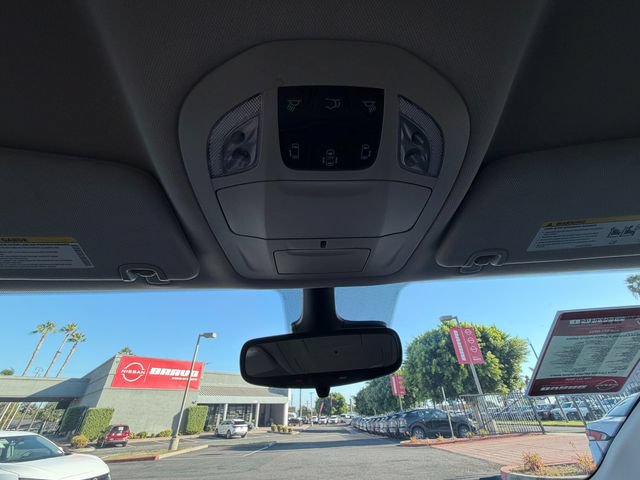 Used 2024 Chrysler Pacifica Limited FWD image 27
