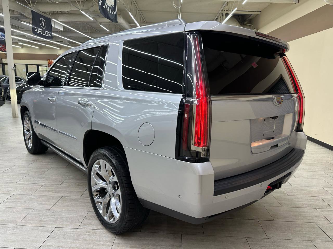 Used 2017 Cadillac Escalade Platinum AWD/4WD image 9