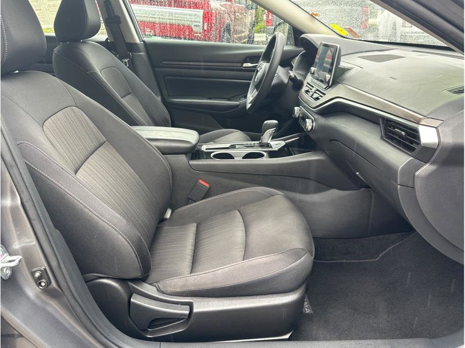 Used 2024 Nissan Altima 2.5 SV image 10