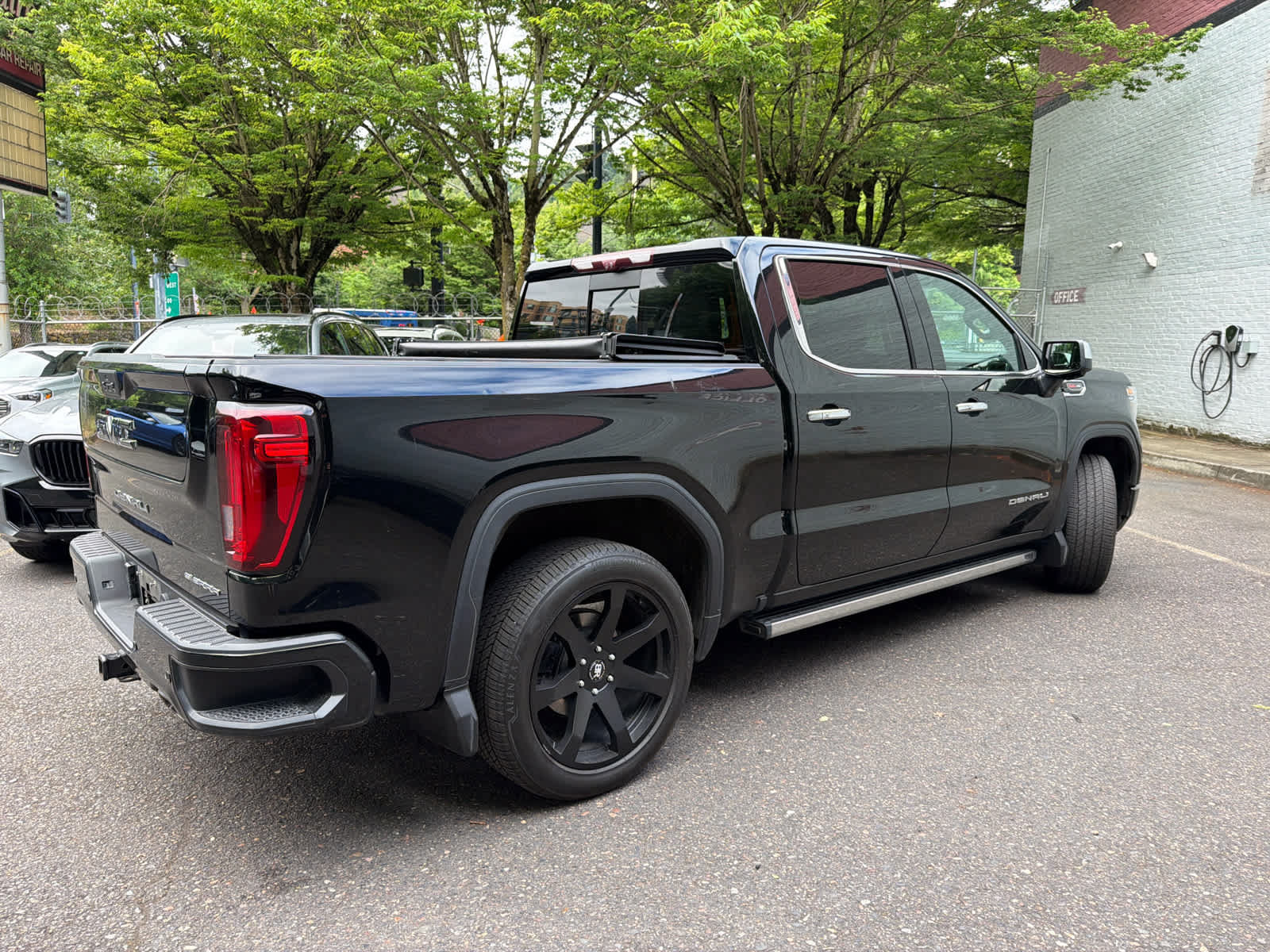 Used 2020 GMC Sierra 1500 Denali w/ Denali Ultimate Package AWD/4WD image 2