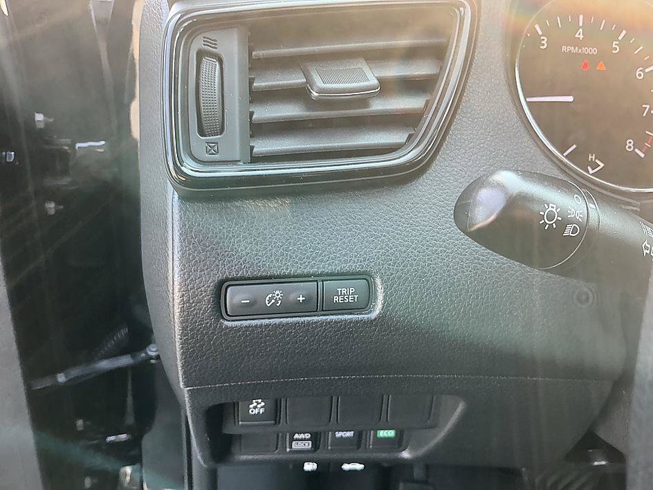 Used 2017 Nissan Rogue S AWD/4WD image 13