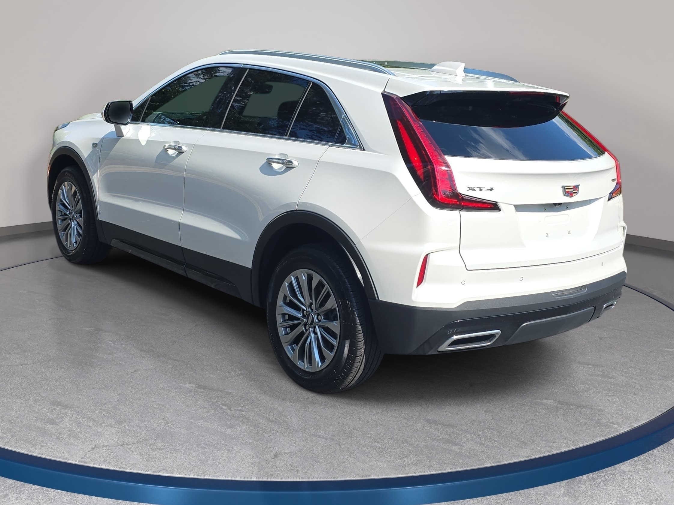Used 2024 Cadillac XT4 Premium Luxury w/ Technology Package FWD image 7