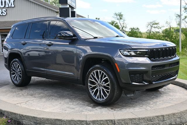 Used 2022 Jeep Grand Cherokee L Laredo AWD/4WD image 3