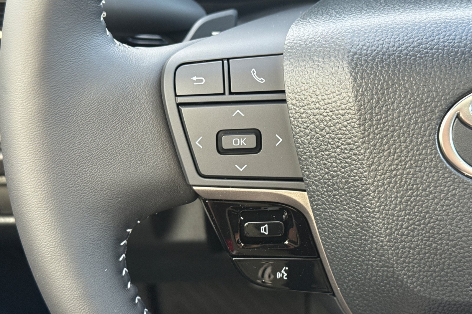 Used 2026 Toyota Camry SE w/ Multimedia Upgrade Package FWD image 27