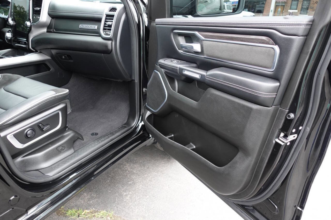 Used 2025 RAM 1500 Laramie w/ Sport Appearance Package AWD/4WD image 37