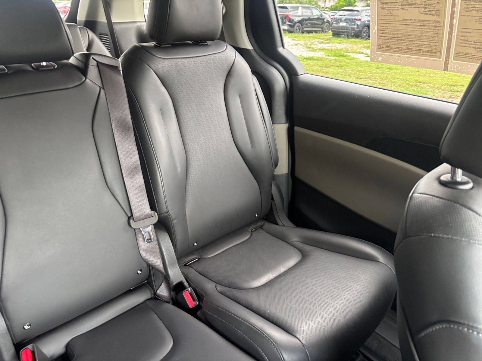 Used 2026 Kia Carnival FWD image 39