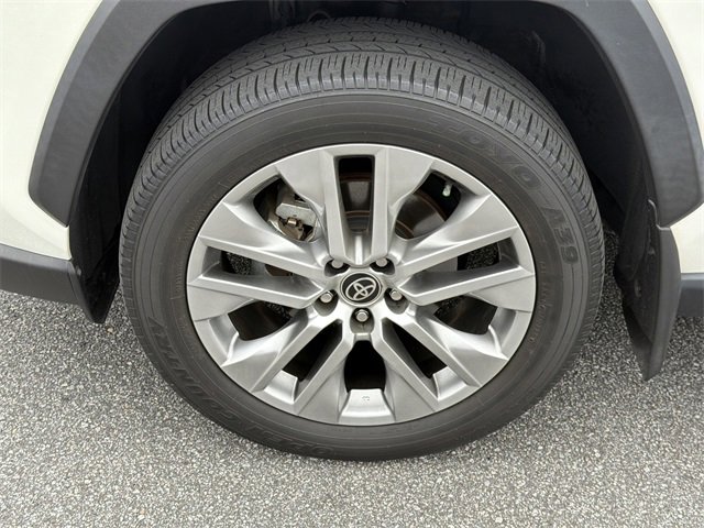 Used 2022 Toyota RAV4 XLE Premium image 11
