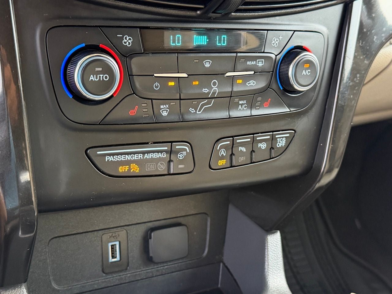 Used 2017 Ford Escape Titanium w/ Equipment Group 301A FWD image 22
