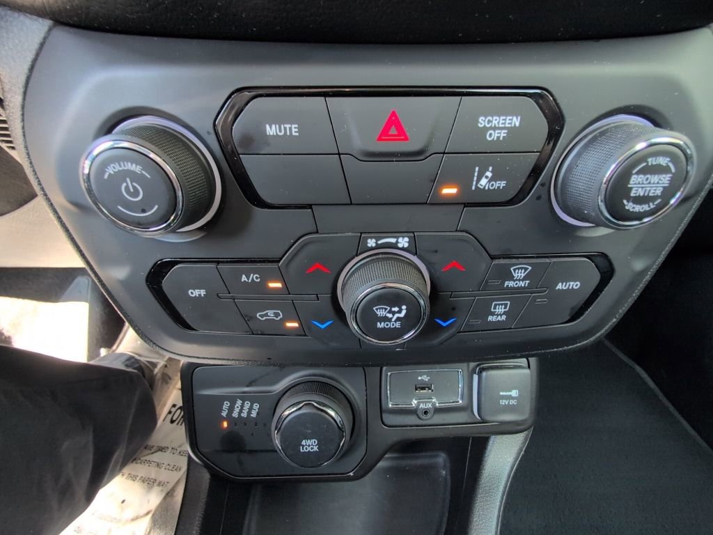 Used 2021 Jeep Renegade Limited image 25