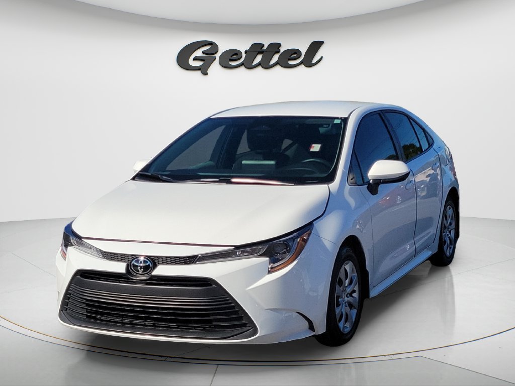 Used 2025 Toyota Corolla LE FWD image 1