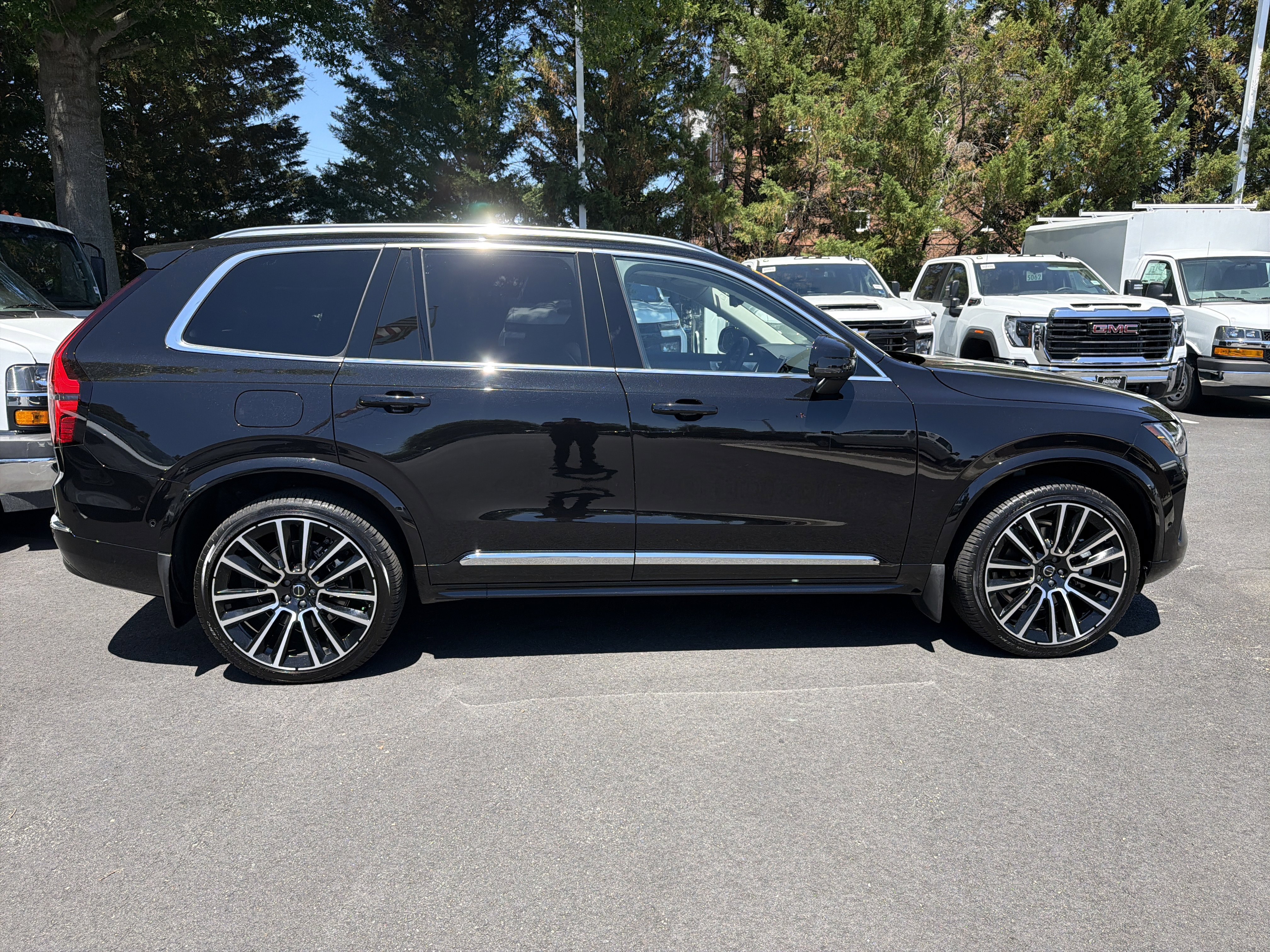 Used 2025 Volvo XC90 B6 Ultra w/ Lounge Package AWD/4WD image 11