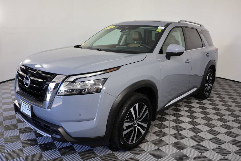 Used 2024 Nissan Pathfinder Platinum AWD/4WD image 4