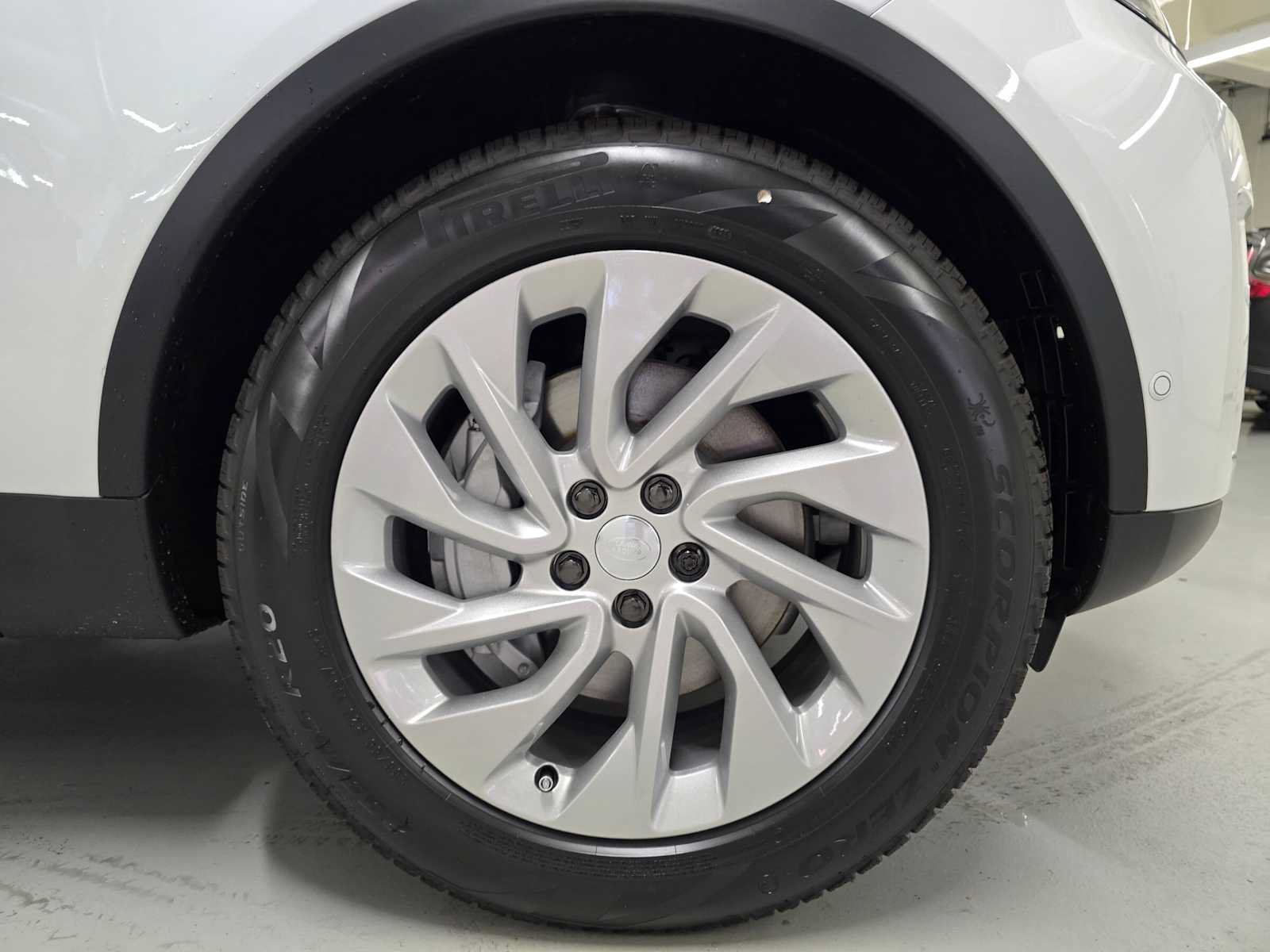 New 2026 Land Rover Discovery S AWD/4WD image 9