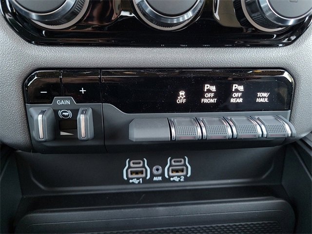 New 2026 RAM 1500 4x4 Crew Cab image 15