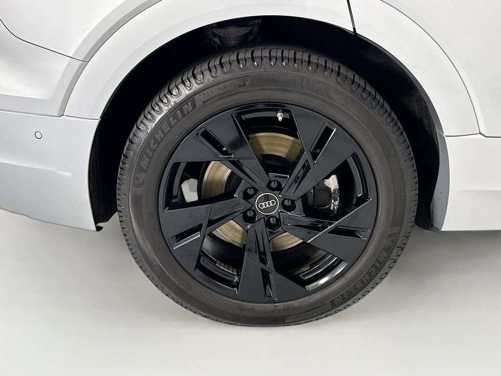 Certified 2023 Audi e-tron Premium Plus w/ Premium Plus Package AWD/4WD image 32