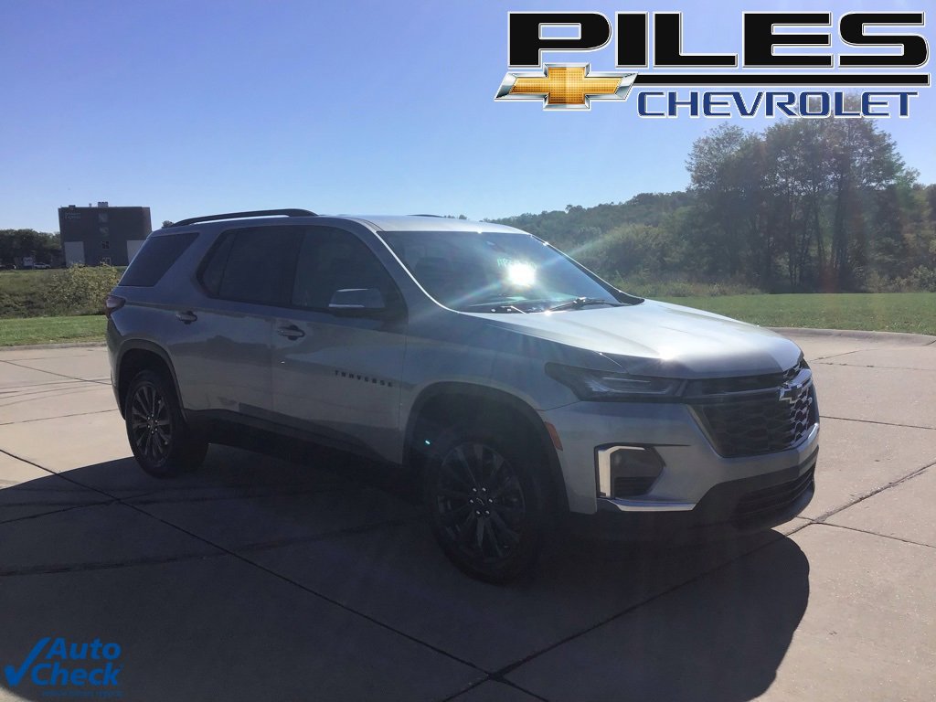 Used 2023 Chevrolet Traverse RS image 1