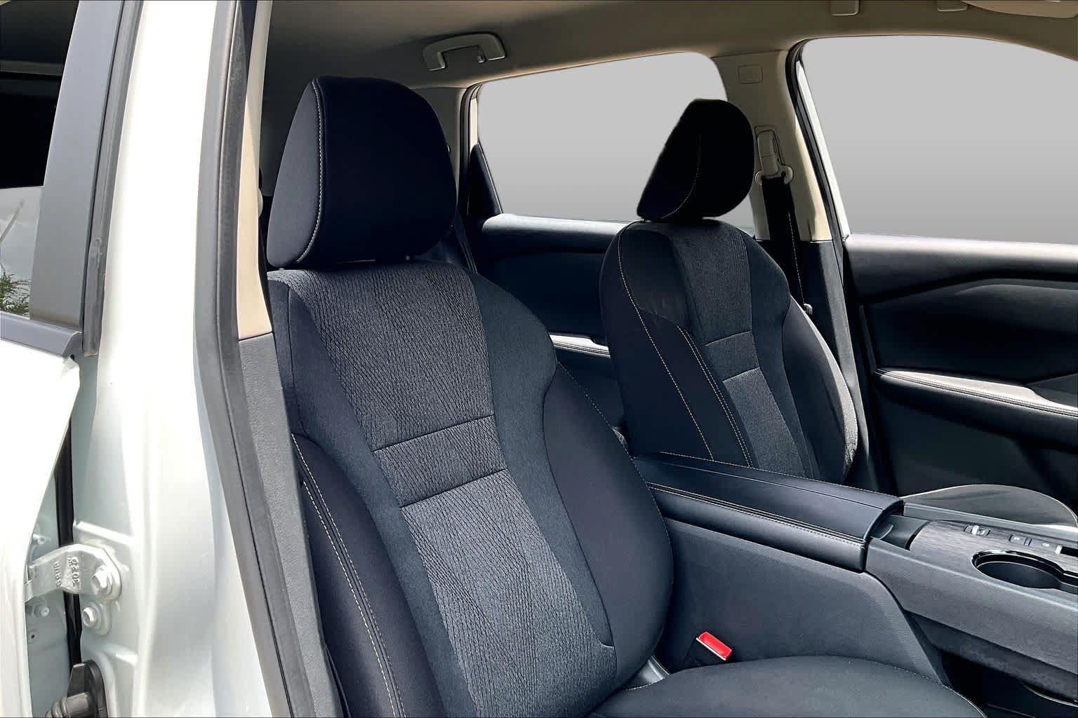 Certified 2024 Nissan Rogue SV FWD image 9