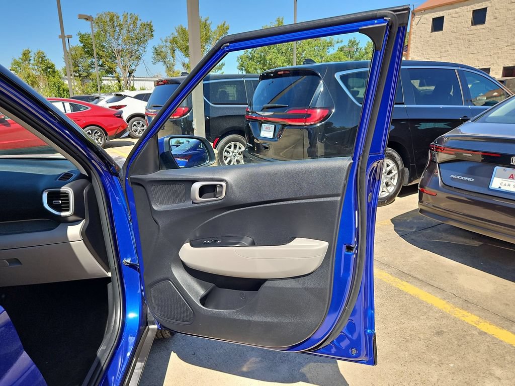 Used 2025 Hyundai Venue SEL FWD image 33