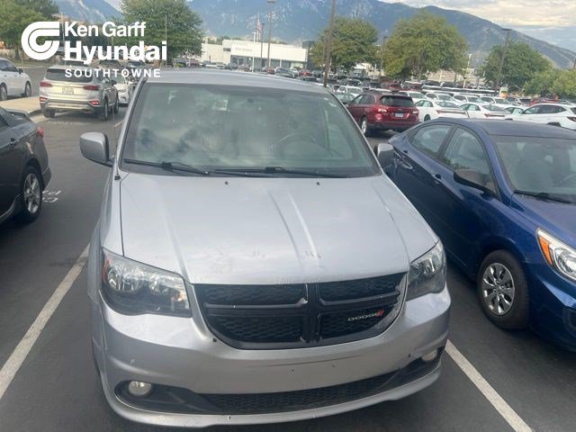 Used 2018 Dodge Grand Caravan SE FWD image 1