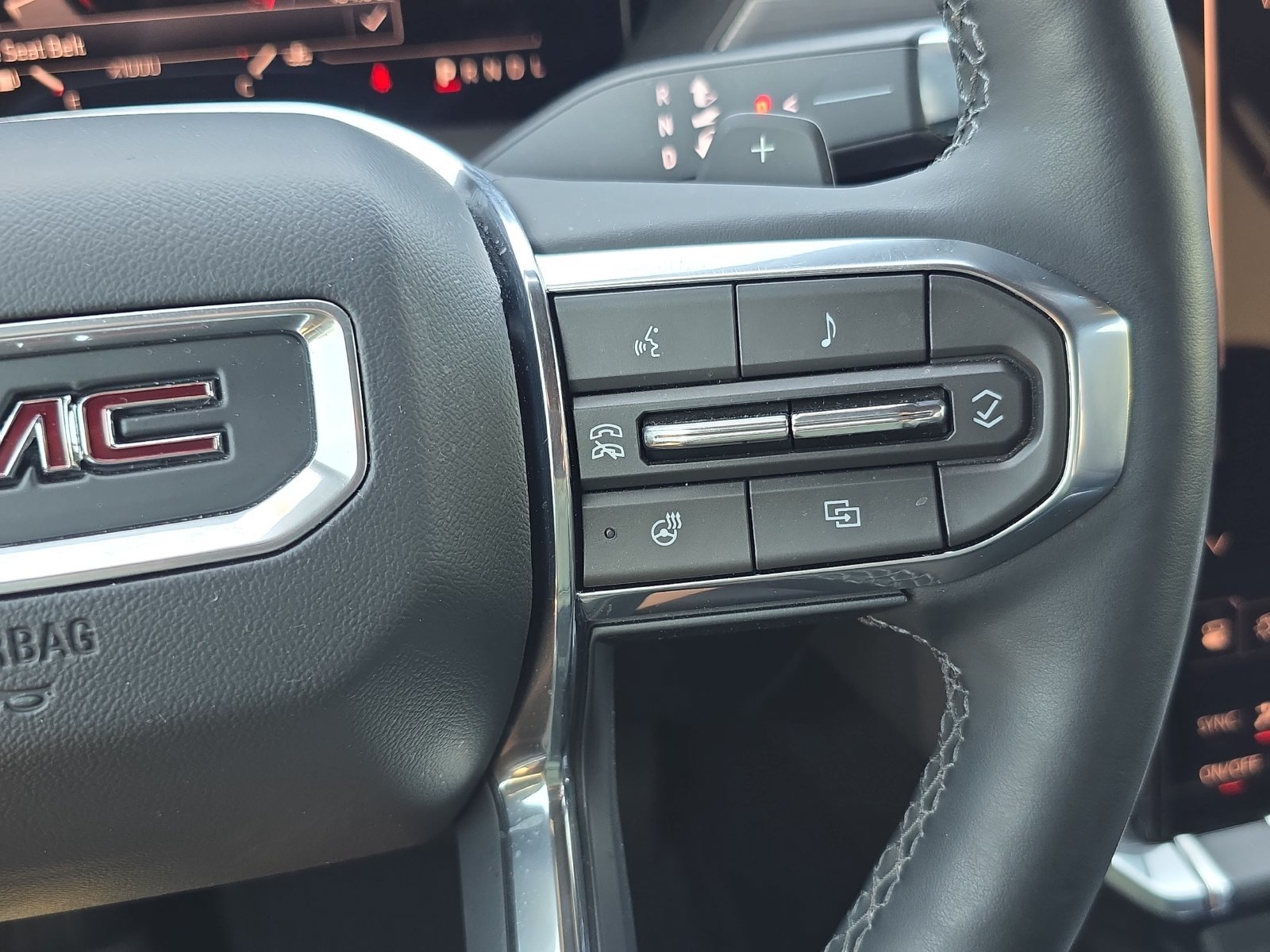 Used 2026 GMC Acadia Elevation w/ Elevation Premium Package FWD image 15