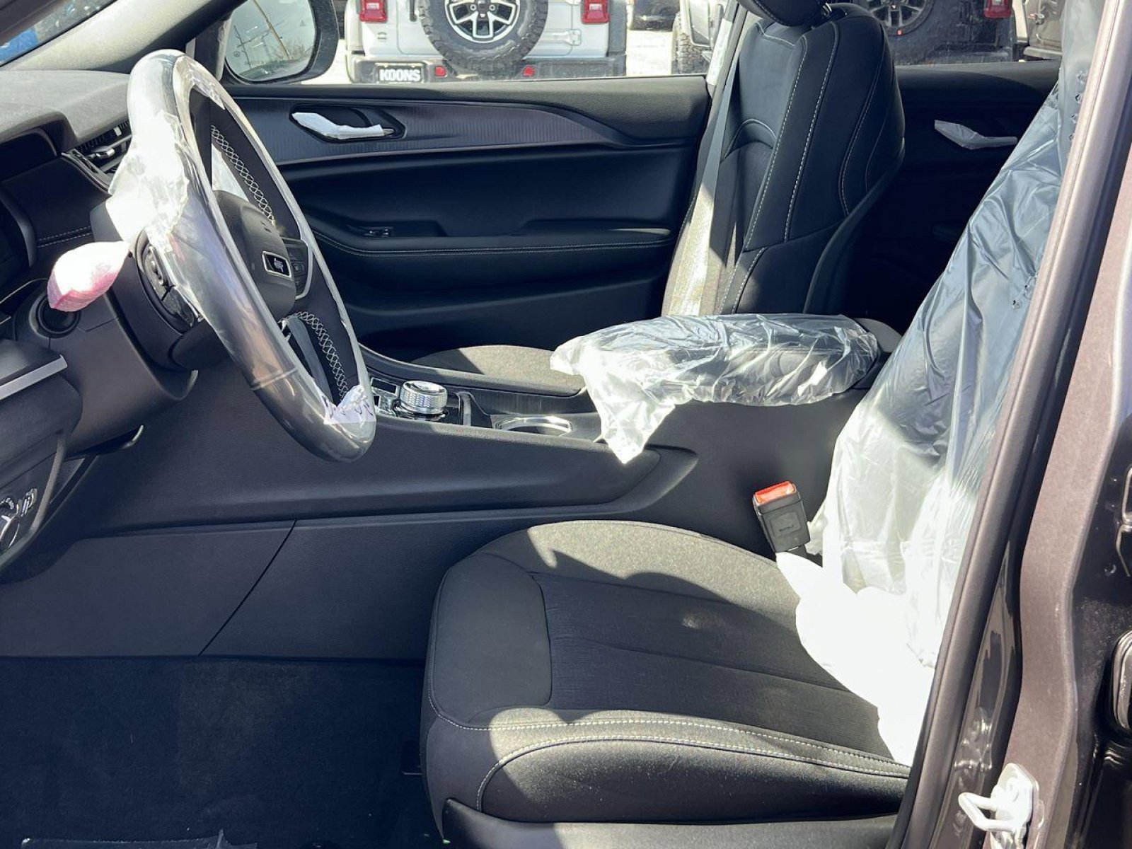 New 2025 Jeep Grand Cherokee L Laredo w/ Luxury Tech Group I image 7