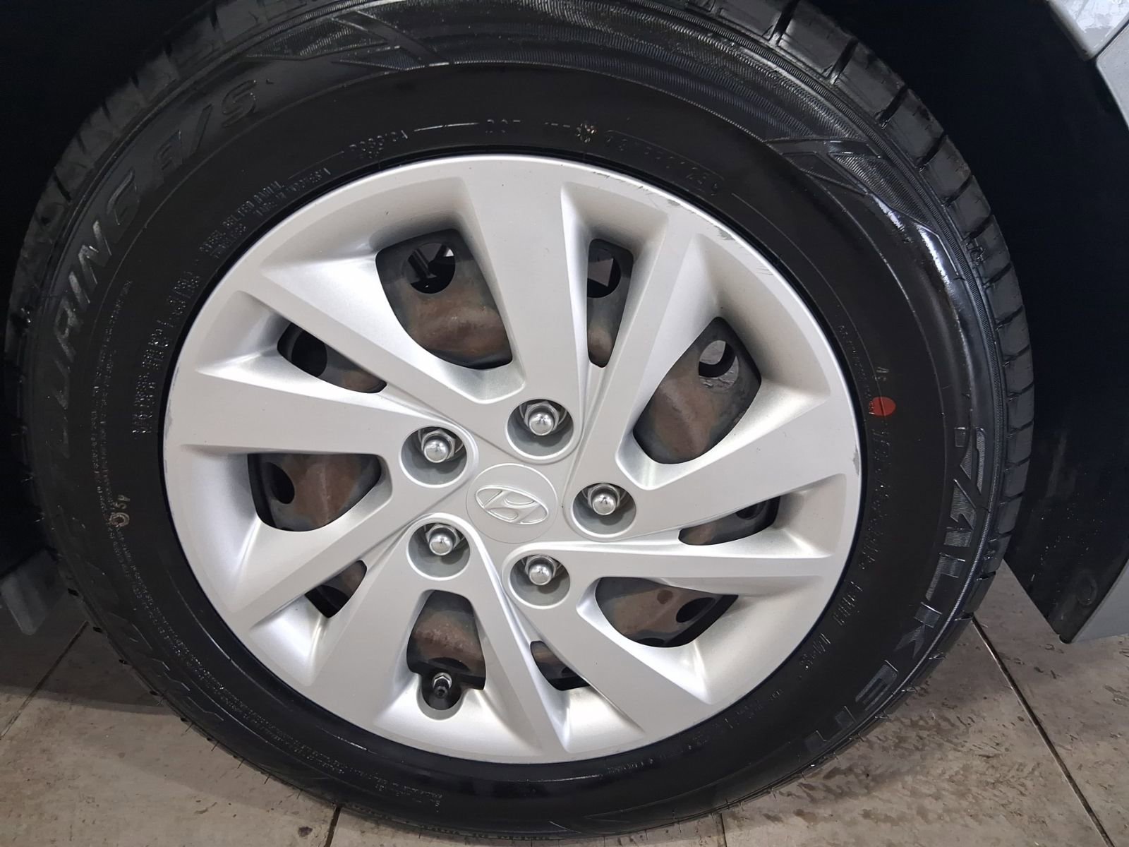 Used 2017 Hyundai Elantra SE image 9