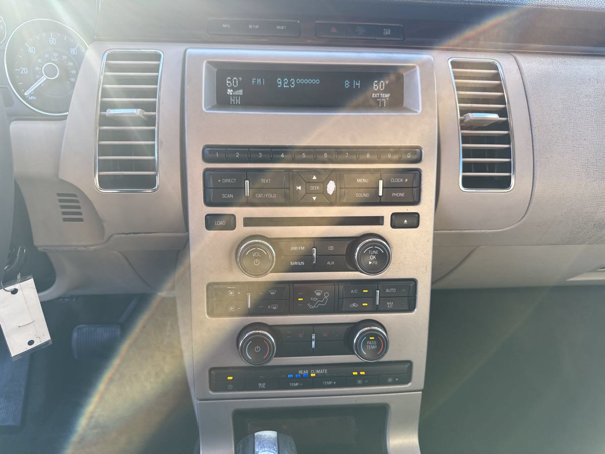 Used 2011 Ford Flex SEL w/ Rapid Spec Order Code FWD image 33
