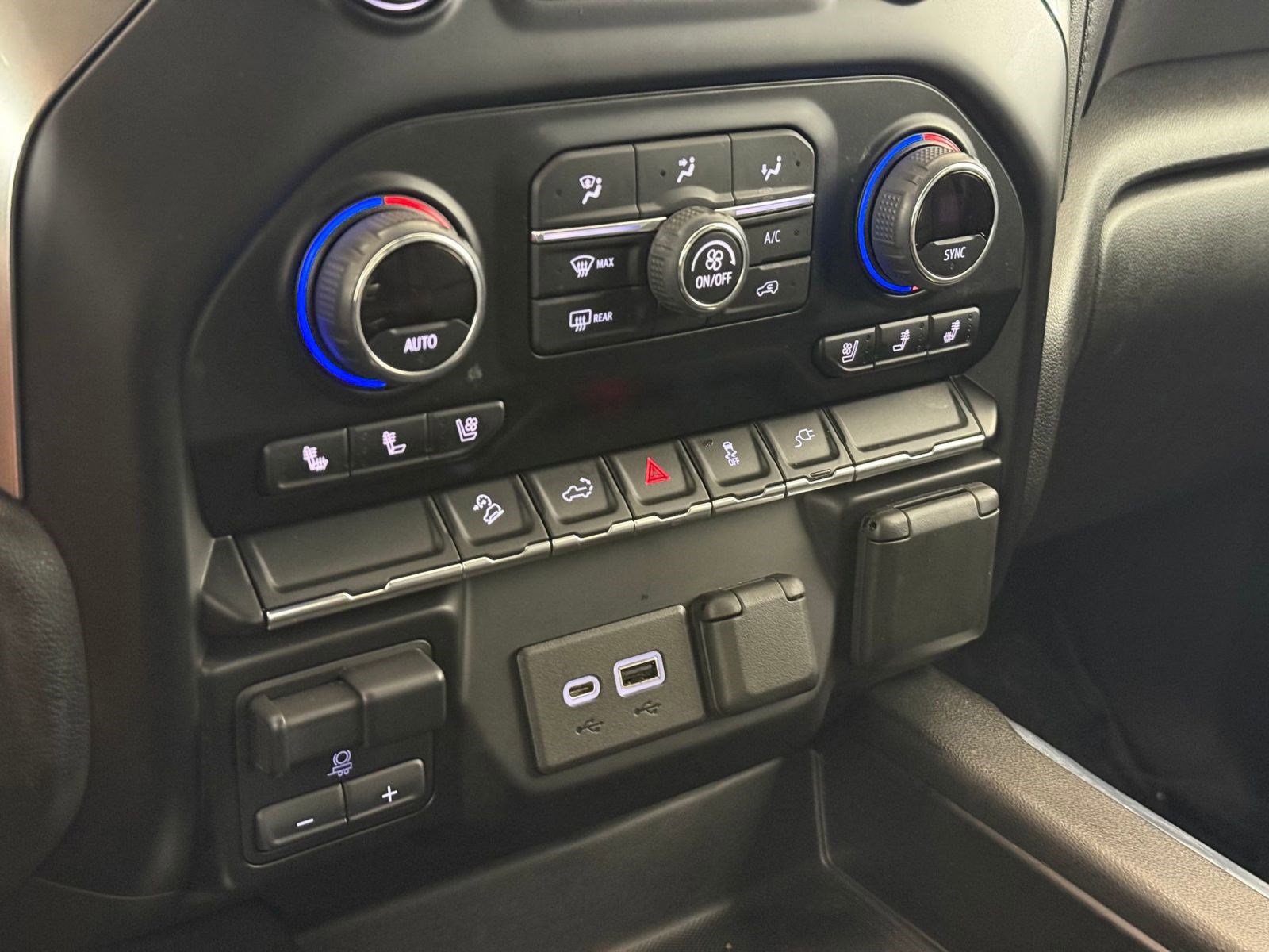 Used 2021 Chevrolet Silverado 3500 LTZ w/ LTZ Convenience Package image 16