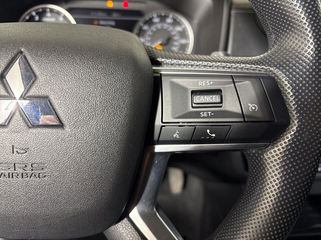 Used 2022 Mitsubishi Outlander ES image 17