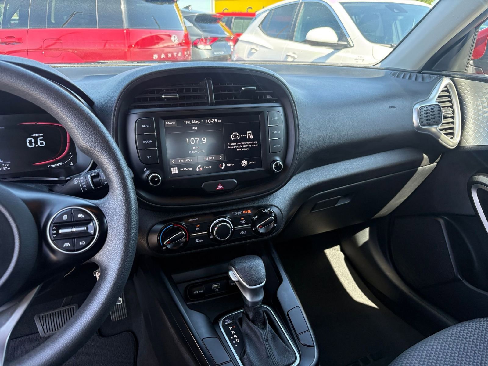 Used 2025 Kia Soul LX w/ LX Technology Package FWD image 17