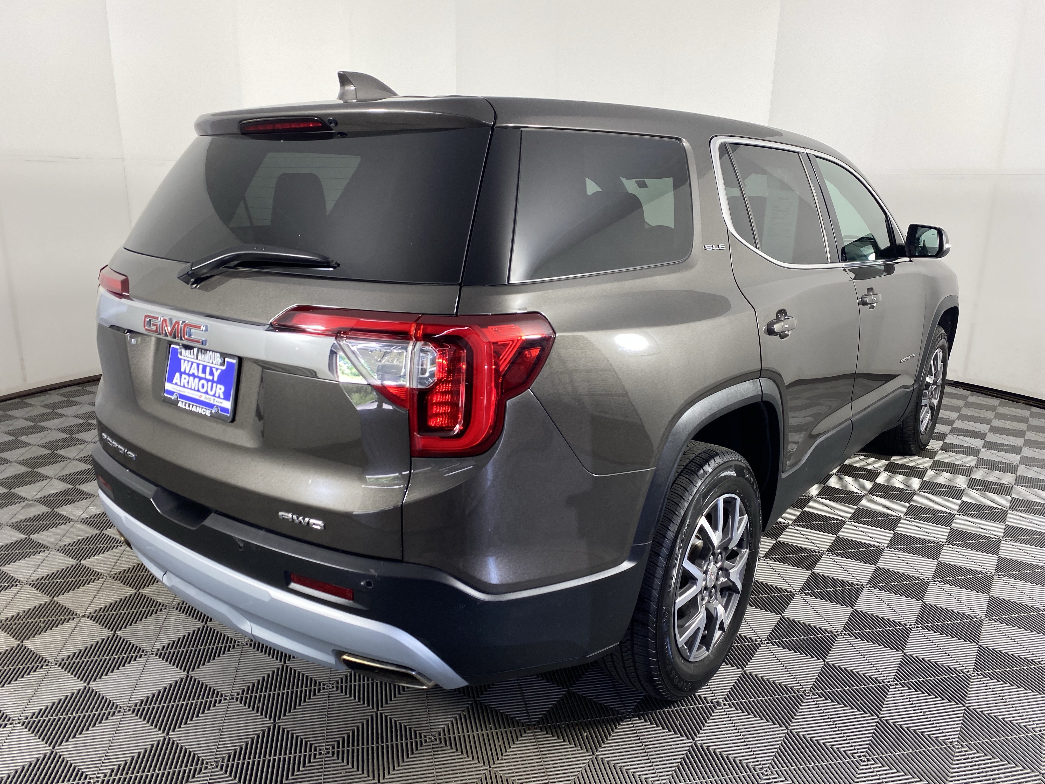 Used 2020 GMC Acadia SLE AWD/4WD image 6