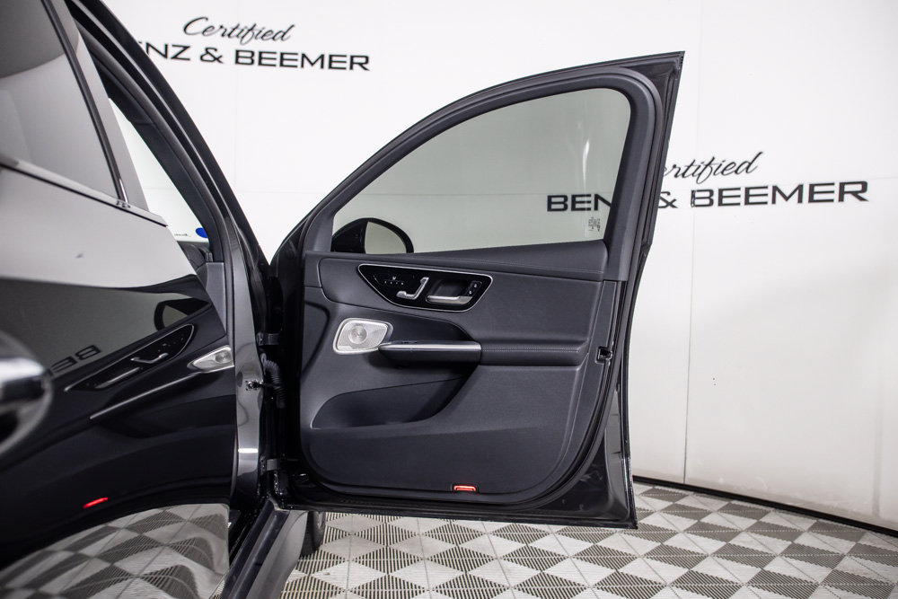 Used 2025 Mercedes-Benz GLC 300 4MATIC w/ AMG Line image 19