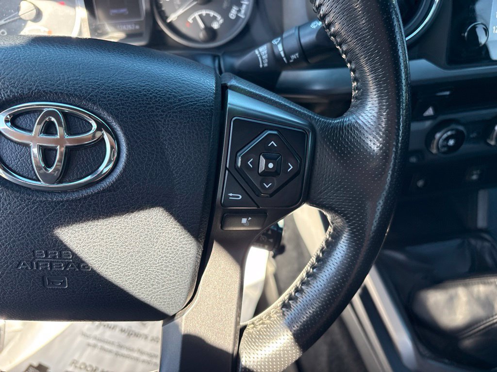 Used 2017 Toyota Tacoma TRD Sport w/ Tow Package AWD/4WD image 25