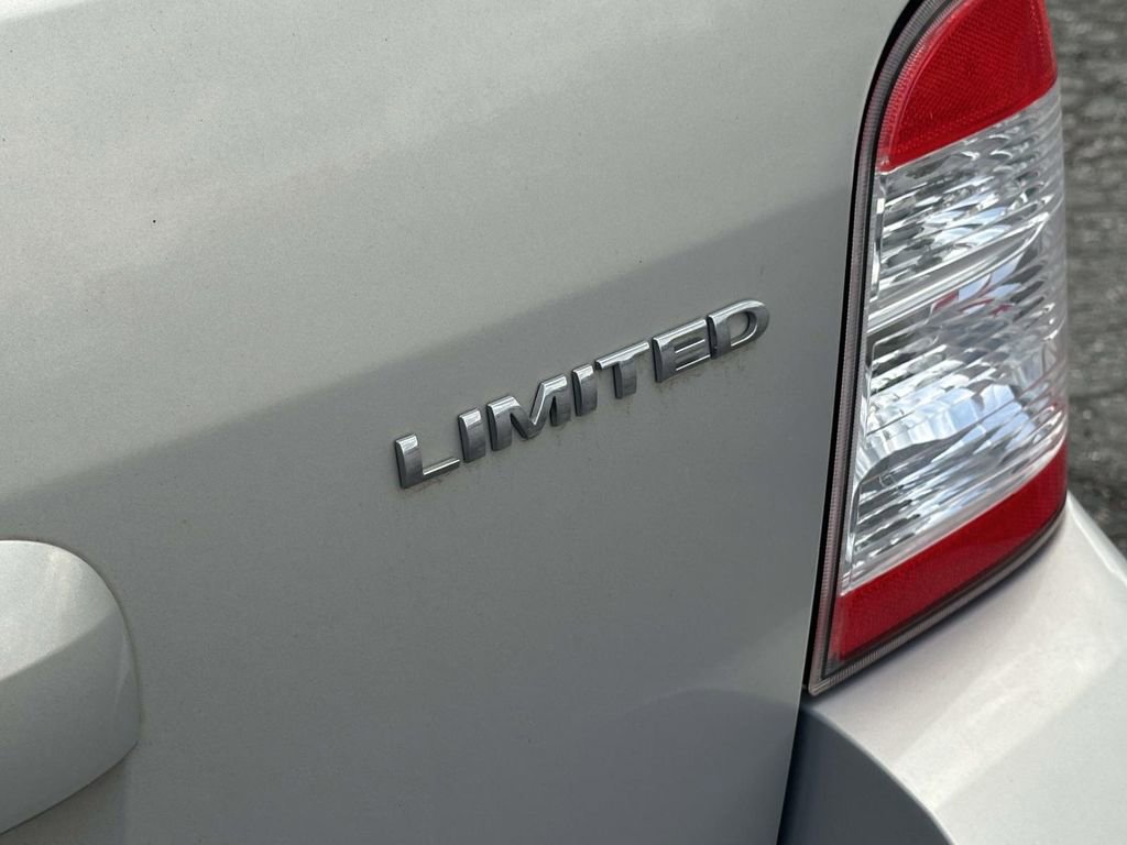 Used 2009 Ford Taurus X Limited FWD image 10