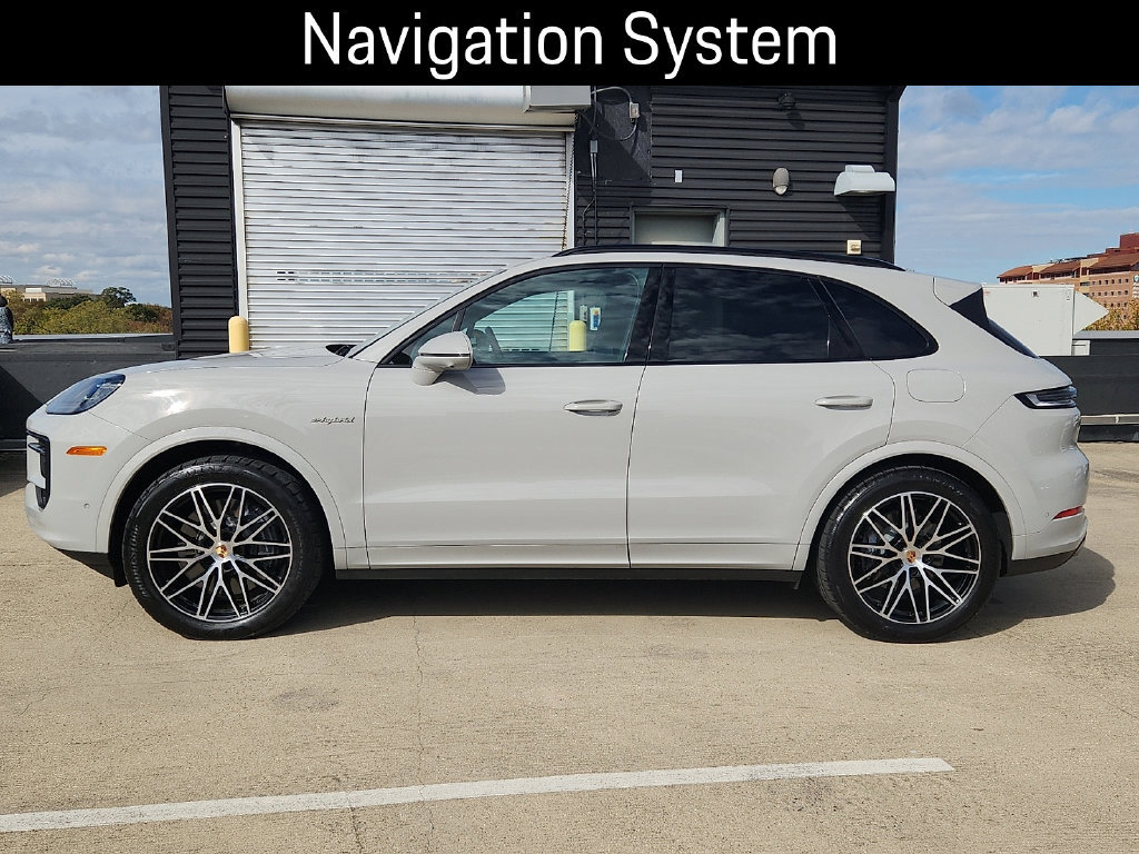 Certified 2025 Porsche Cayenne E-Hybrid AWD/4WD image 2