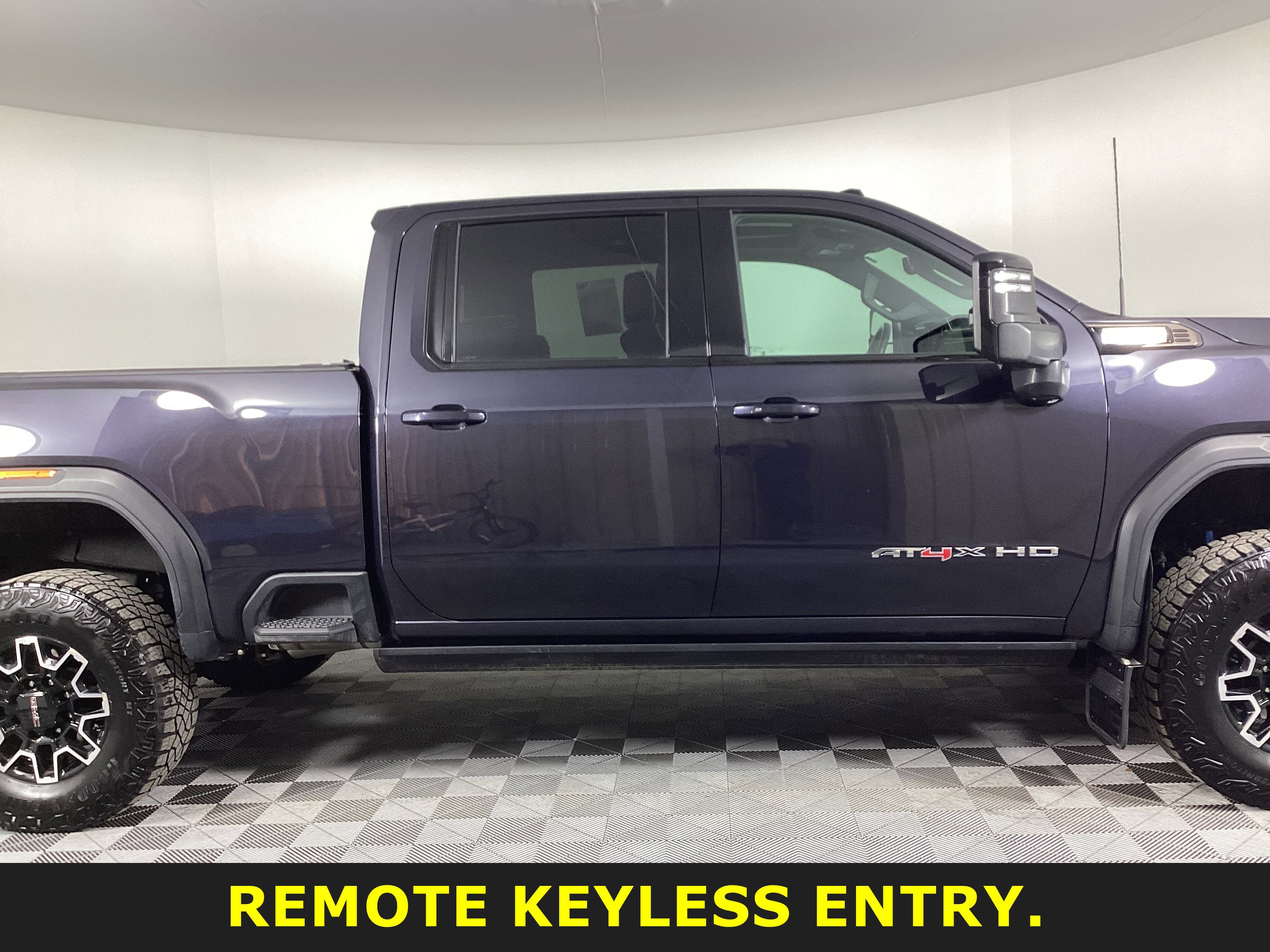 Used 2024 GMC Sierra 2500 AT4X image 4