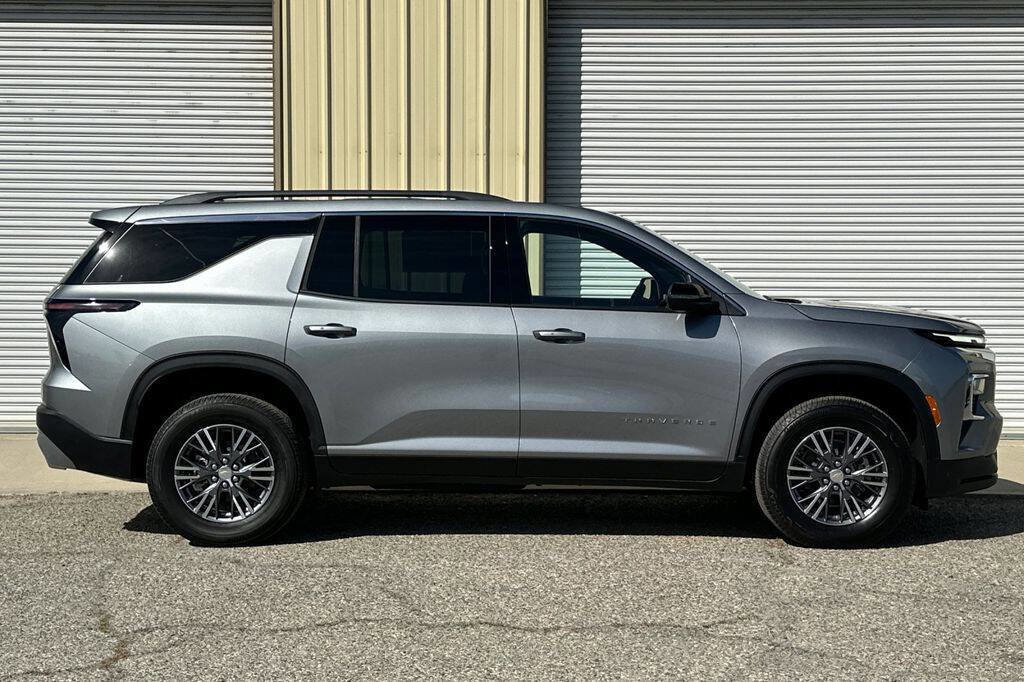 New 2026 Chevrolet Traverse LT image 8