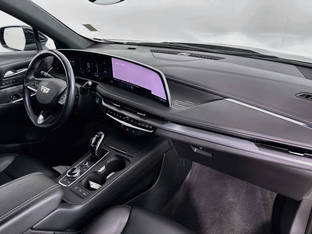 Used 2024 Cadillac XT4 Premium Luxury FWD image 31