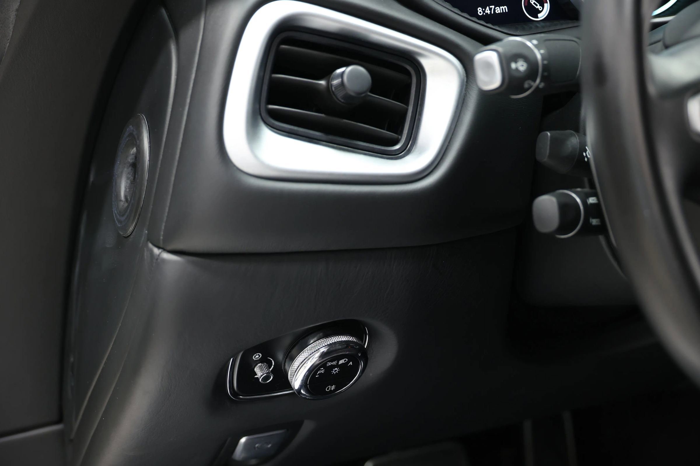 Used 2018 Aston Martin DB11 Coupe image 19