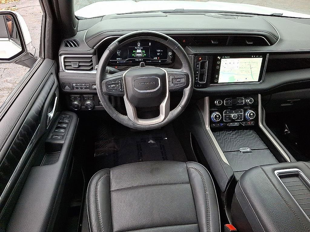 Used 2024 GMC Yukon Denali w/ Advanced Technology Package image 13