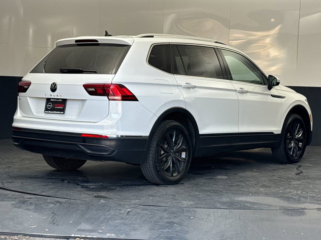 Used 2024 Volkswagen Tiguan SE image 3