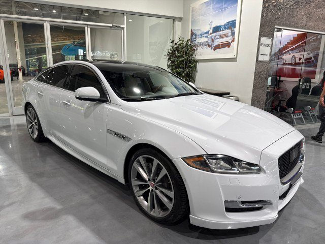 Used 2016 Jaguar XJ R-Sport RWD image 21