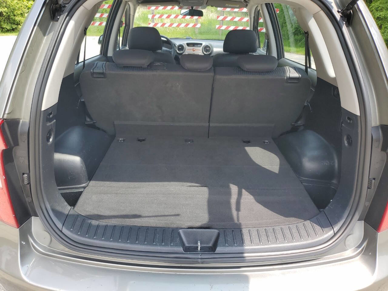 Used 2009 Kia Rondo LX image 14